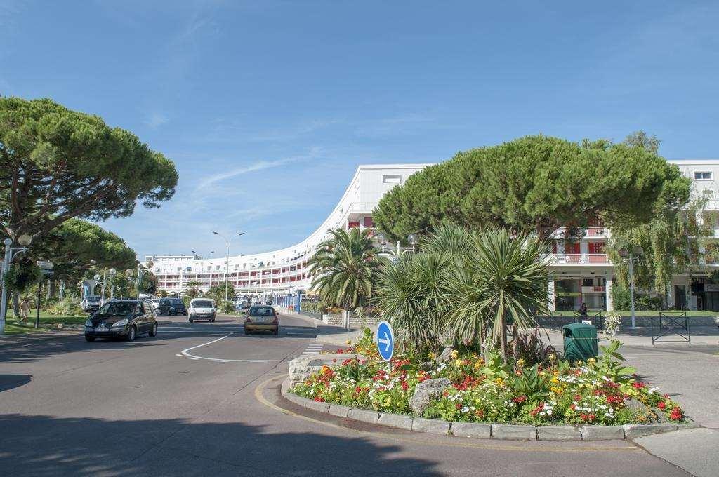 Brit Hotel Hermitage Royan Bagian luar foto
