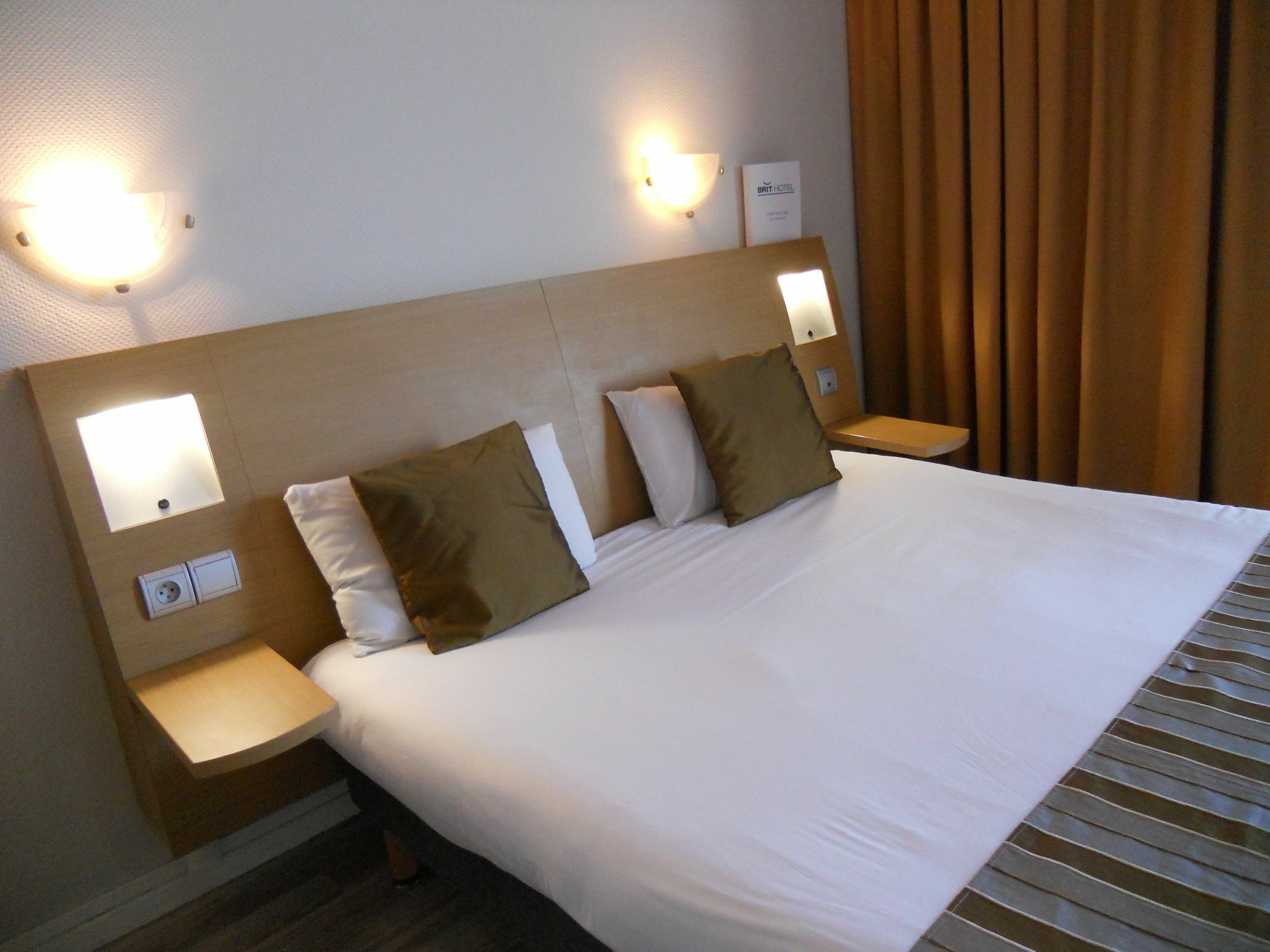 Brit Hotel Hermitage Royan Bagian luar foto